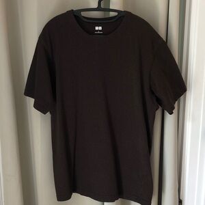 Uniqlo Men's Crew Neck T-Shirt in Dark Brown